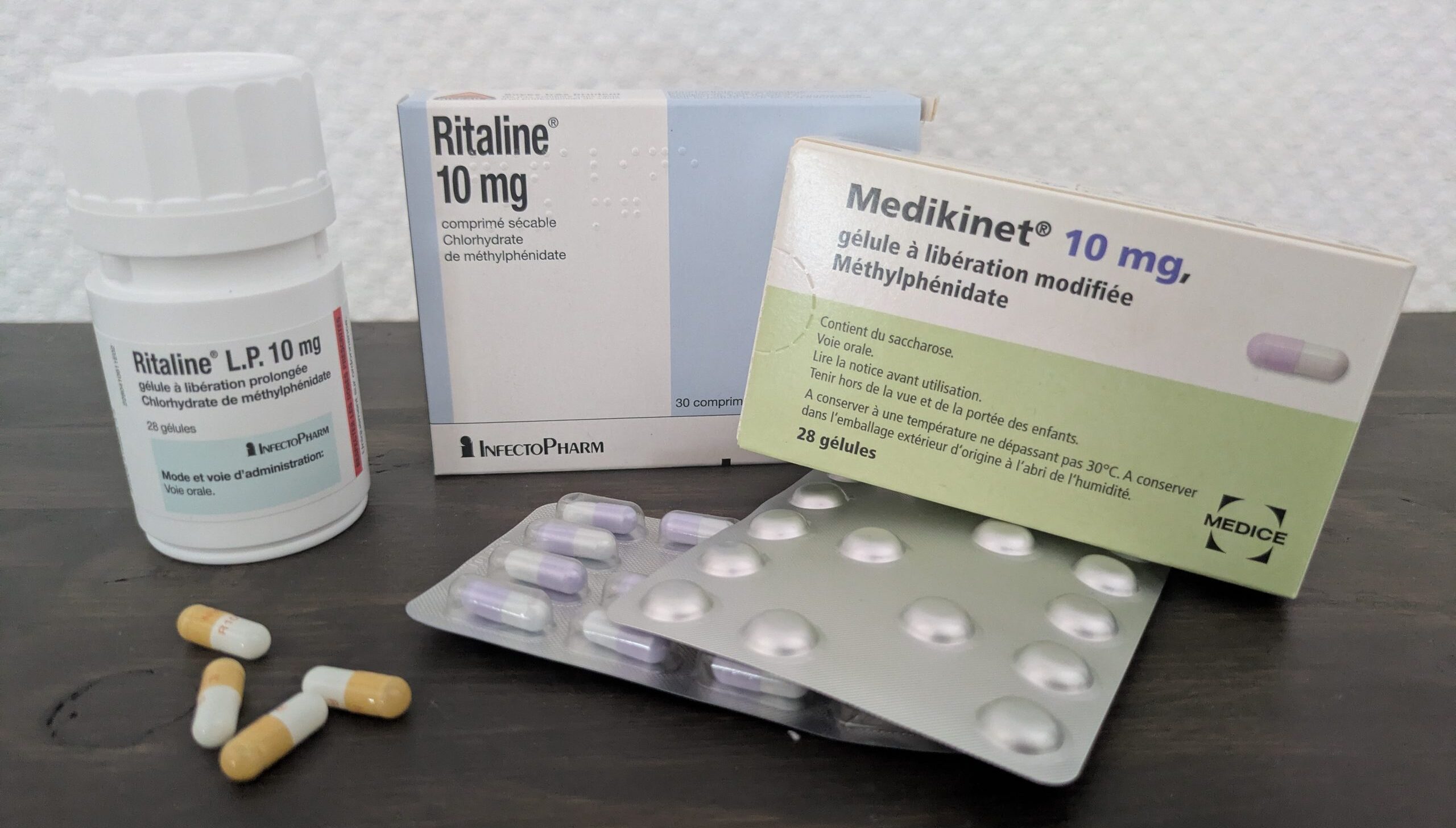 Médicaments TDAH adulte : Ritaline, Concerta, Xurta… Le guide clair de Dr. Dopamine 💊